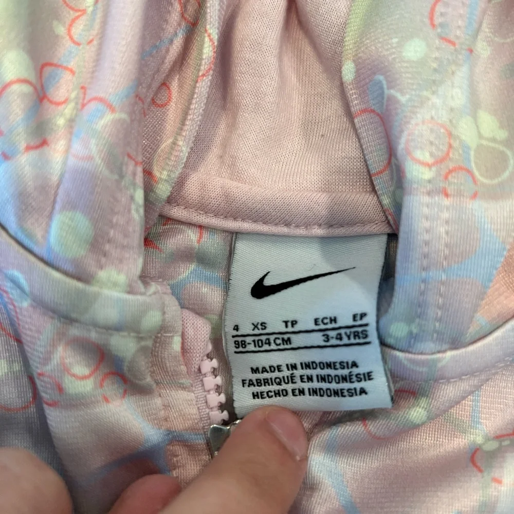 Nike Outfit Girl 4 - Picture 4 of 8